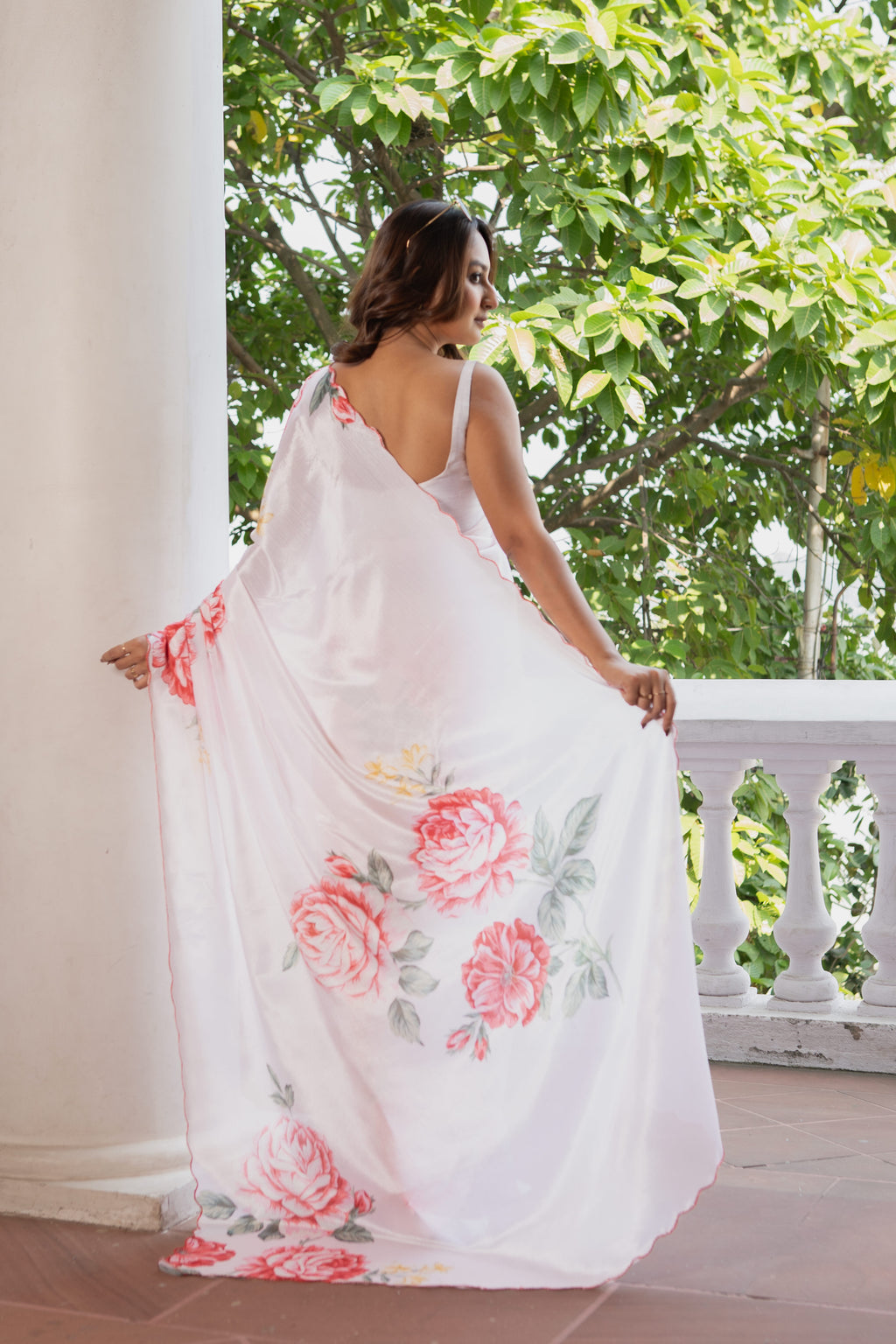 Elegant Floral Print Saree, White with Coral Rose Pattern, Traditional Indian Wear, Lightweight Chinnon Crepe Fabric with Blouse Piece